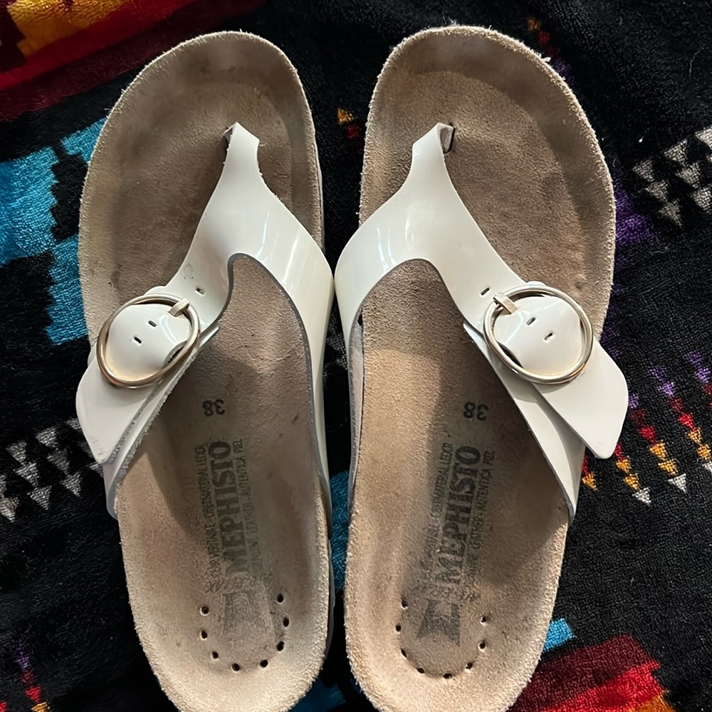 Mephisto sandals, women’s size 8 in white. Great condition.